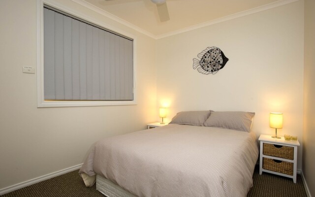 Tomaree 18 - Baybreeze - Shoal Bay