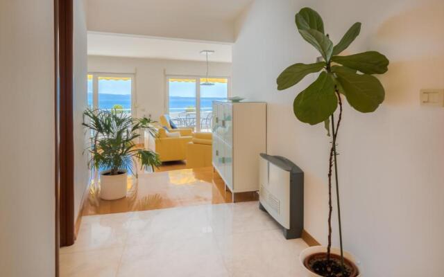 Seaside Apartment Gold 1row