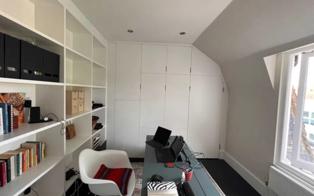 Stylish 1 Bedroom Top Floor Apartment in Highgate