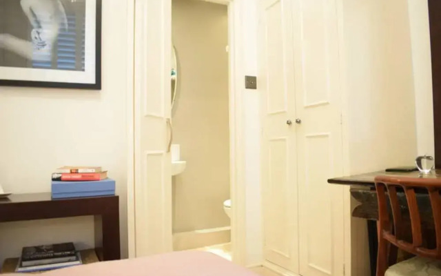 West Kensington Stunning 2 Bedroom Flat With Balcony