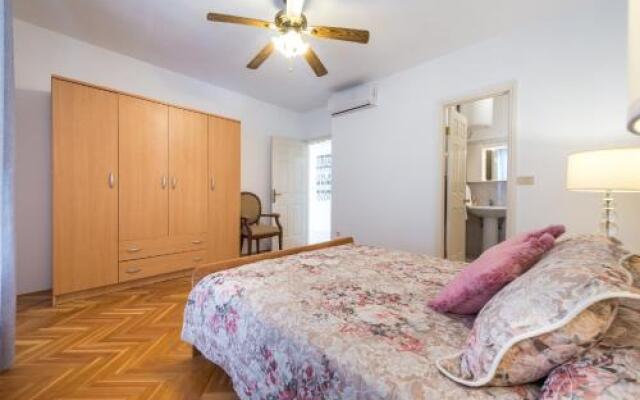 View Port Apartment