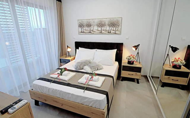 Golden Tree Apartment