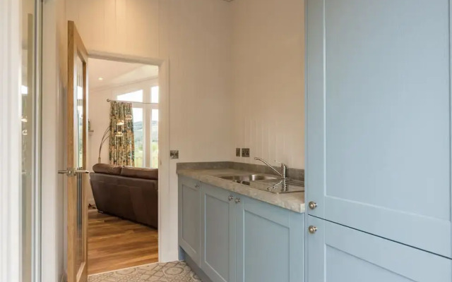 Scenic 2 Bedroom Karelia Lodge