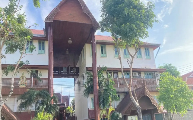 Ruenthai Ayutthaya Resort And Restaurant