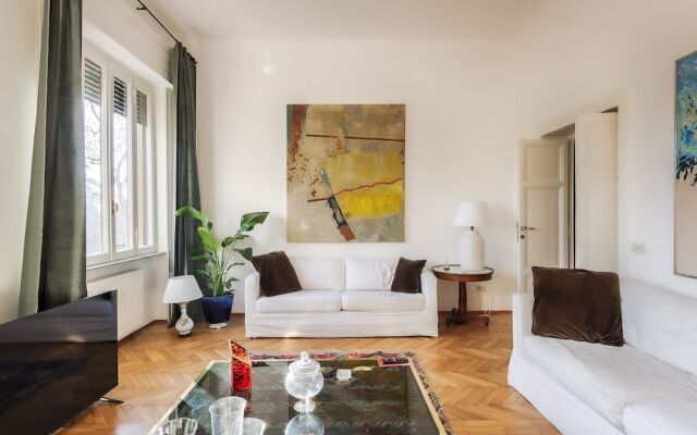 Popolo Square Luxury Two Bedroom Apartment