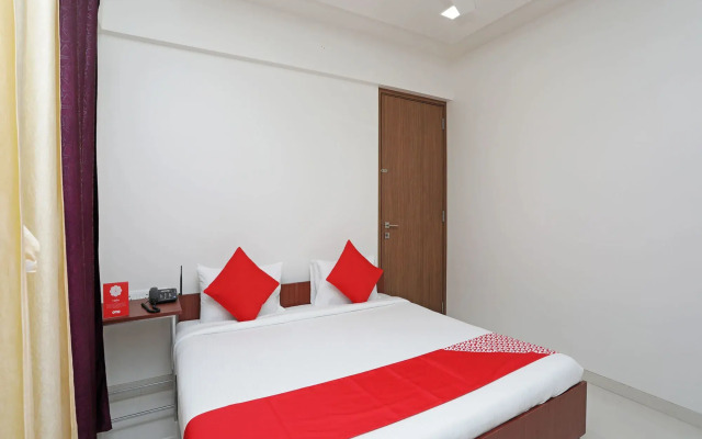 OYO 11742 Hotel Aakiyo Rooms