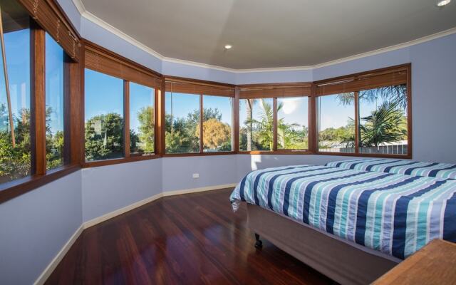 Tura Beach House On Pacific Way