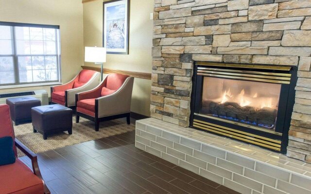 Comfort Suites