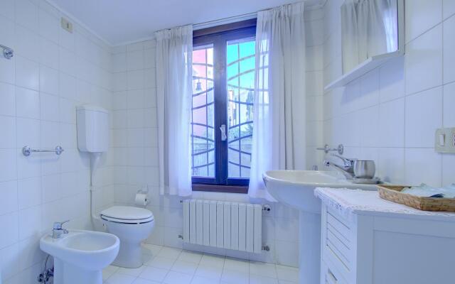 PANORAMIC 9 WINDOWS OVER GRANDCANAL, 3 bed, 2 bath