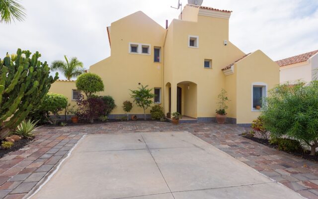VILLA ALMENDRO! Bbq, HEATED Private Swimming Pool !