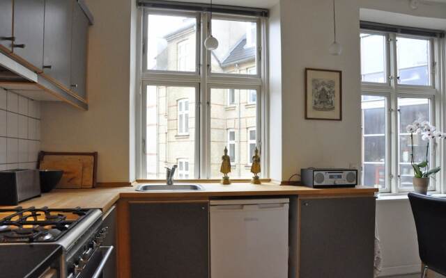 1 Bedroom Apartment near Tivoli 484 - 1