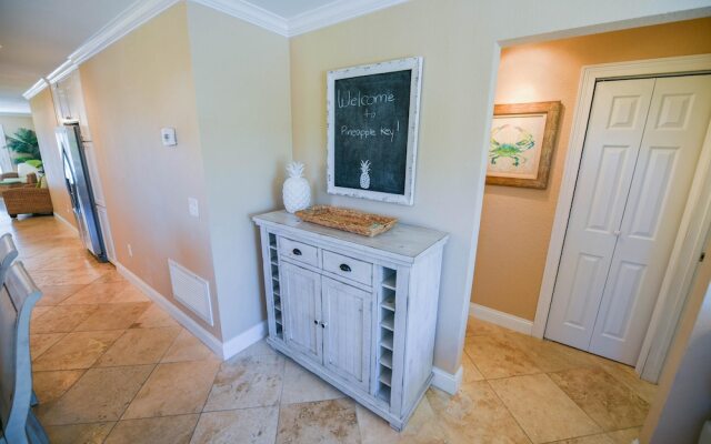 Pineapple Key Apartment 4