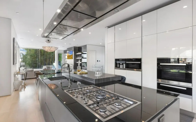 Sunset Heights - Elegant Modern Villa With Beautiful Views in the Hills
