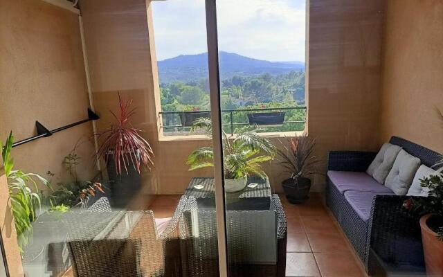 Charmant T2 climatisé avec belle vue , Golf de Pont-Royal