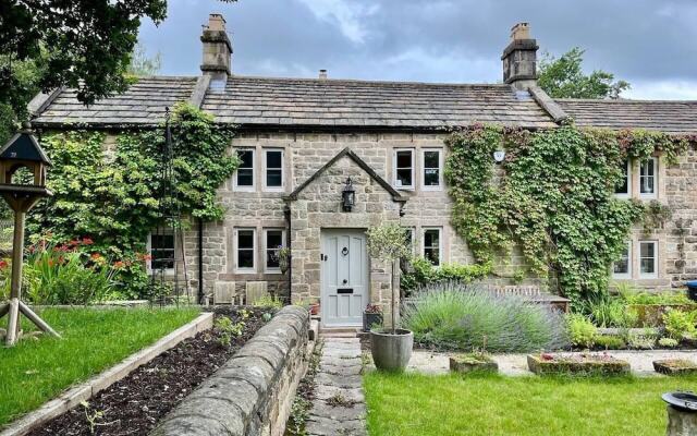 Beautiful and Spacious Peak District House