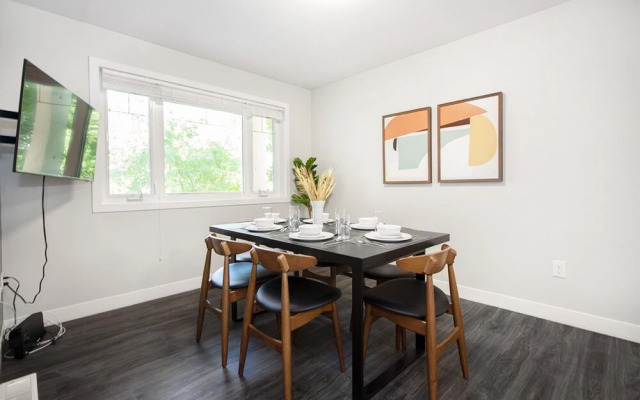 Modern 3BR Unit on Jessie Ave With Insuite Laundry