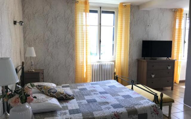 Atypique Detour (Adults Only)