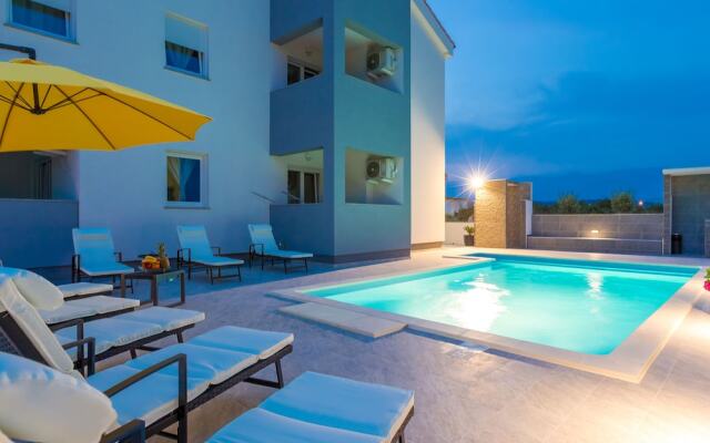 Pool Apartments Privilege