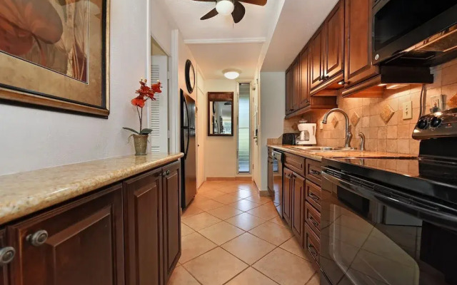 Maui Kaanapali S #b133 Studio Bedroom Condo by RedAwning