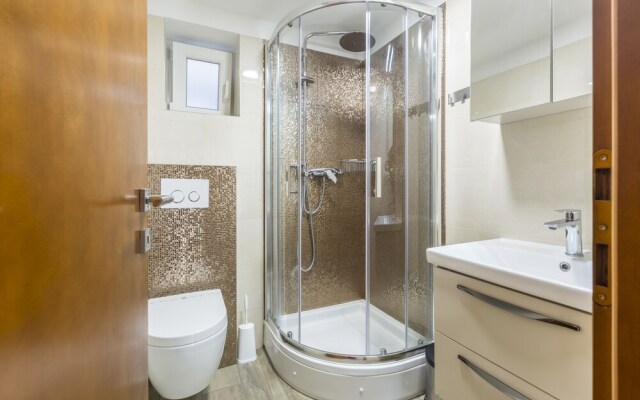 Reval Luxury Stone House Apartments