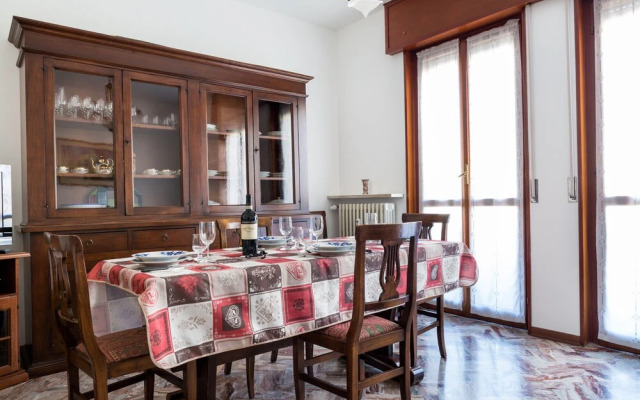 Parma A due passi dall'Ospedale Apartment