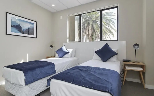 Three Palms Lodge