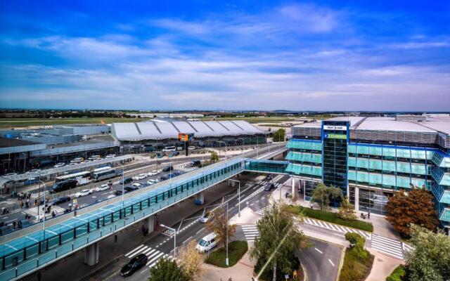 Courtyard by Marriott Prague Airport