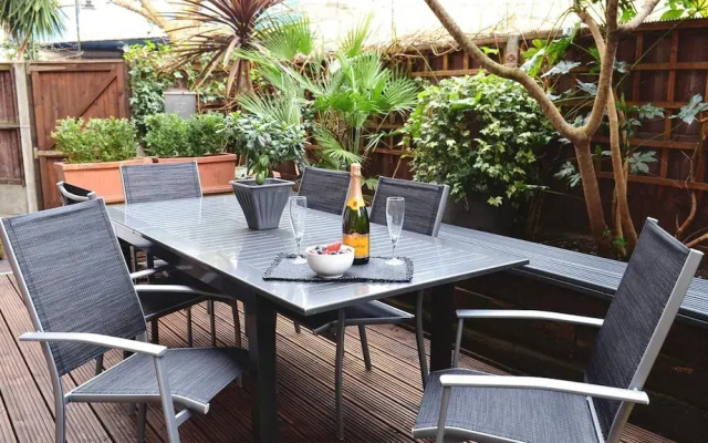 2-bedroom Tower Bridge Apartment Private Terrace for 6, London