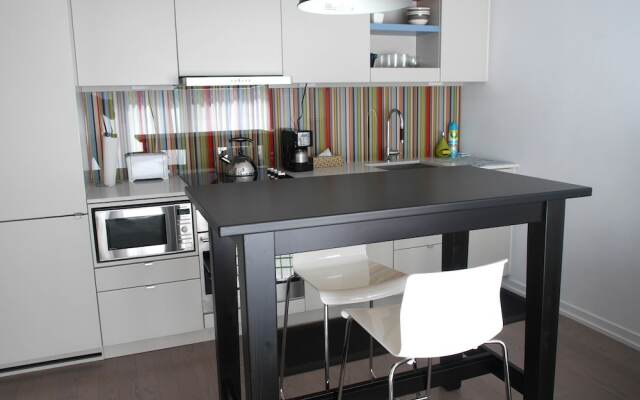 Modern 1BR Condo - Stunning View
