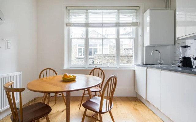 Hausd - Floral Street