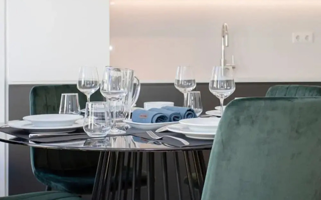 Liiiving in Porto-modern Glam Rooftop Apartment