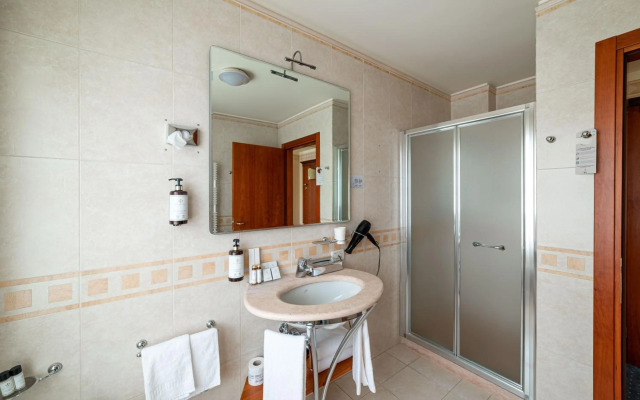 PHI Hotel Astoria