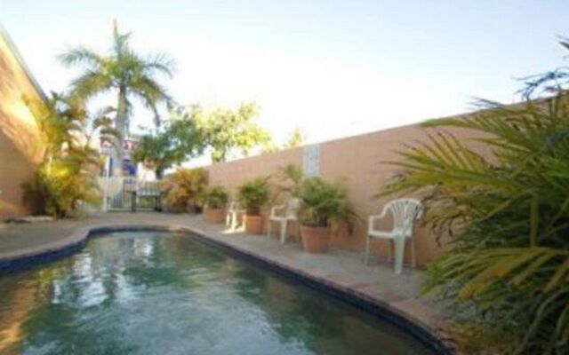 Castle Crest Motel