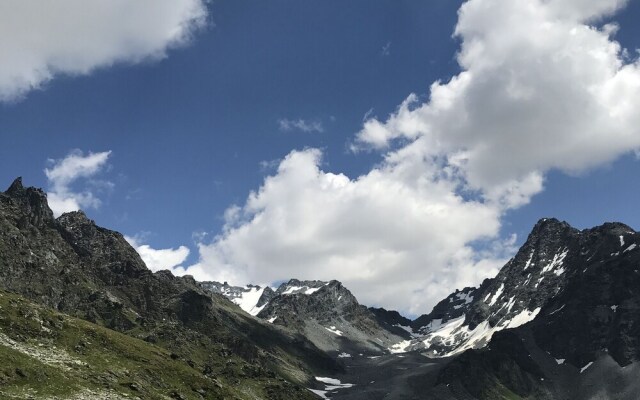 Cozy Apartment with Balcony in La Tzoumaz