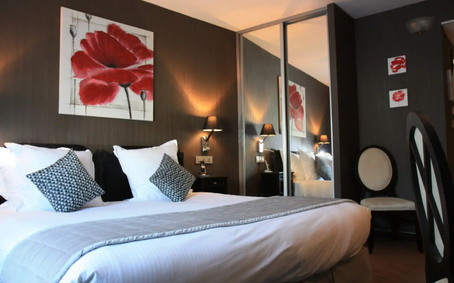 Henry II Hotel