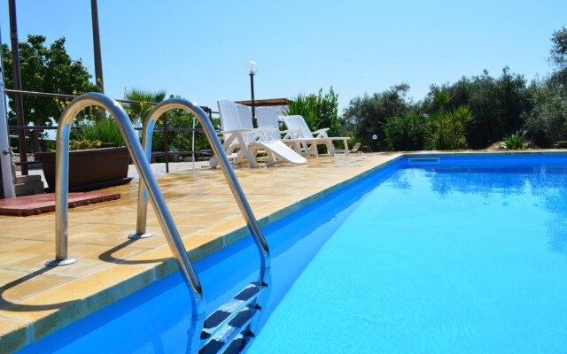 Villa With 2 Bedrooms In Floridia With Private Pool Enclosed Garden And Wifi - 12 Km From The Beach