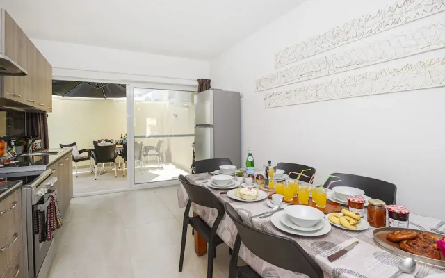 Summer Breeze Maisonette with Terrace by Getaways Malta