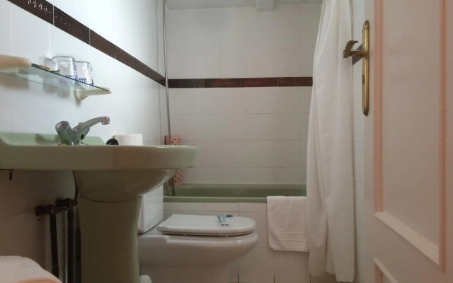 Hermanos Macías Hotel