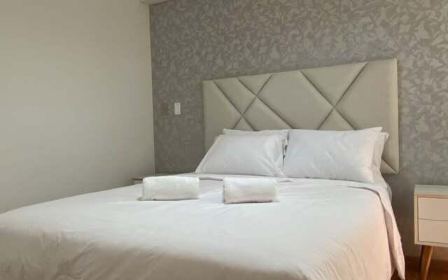 Beautiful 3BR With Balcony in Miraflores