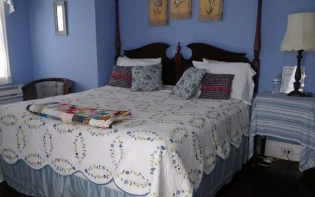 Six Acres Bed & Breakfast