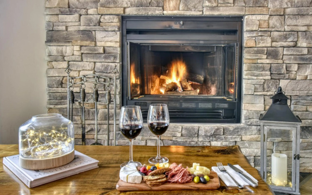 Elegant Apartment - View on Lake Tremblant & Mountain