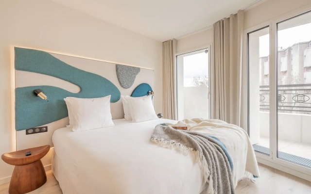 Yuna Porte Maillot - ApartHotel