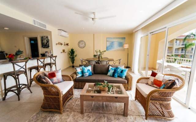 New Apartment Sueno pool area private Beach guard