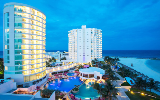 Krystal Grand Cancun