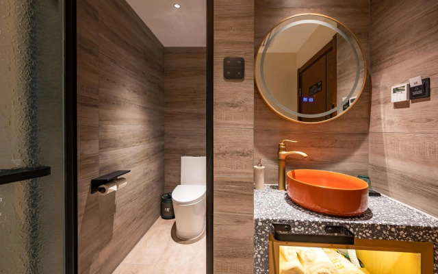 Qiuguo Hutong Courtyard Hotel