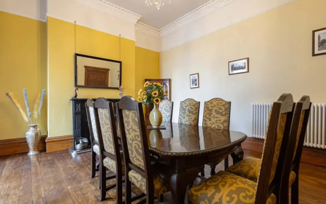 Host Stay Chatsworth Townhouse II