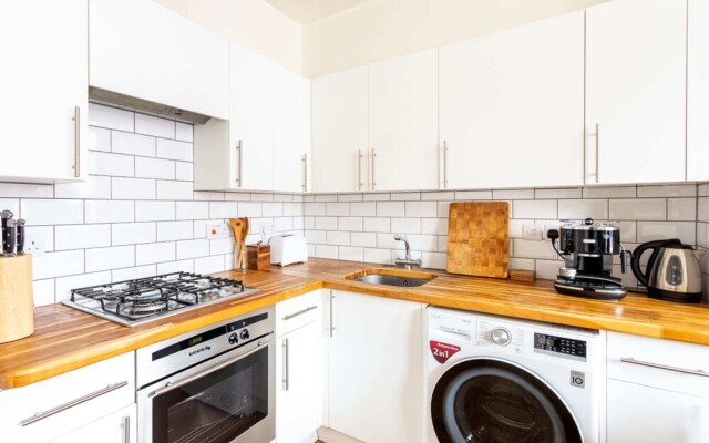 Bright and Spacious Notting Hill Nest