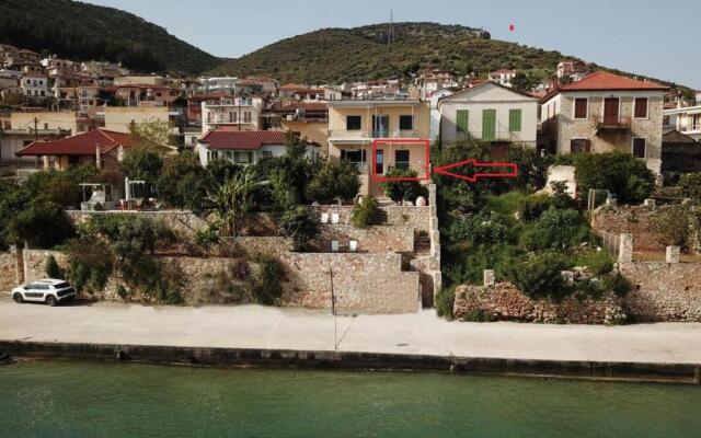 Seafront apartment ΙΙ in Kiveri, near Nafplion.