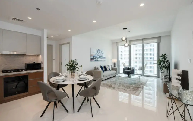 Contemporary 1BR w Dubai Marina Glimpse