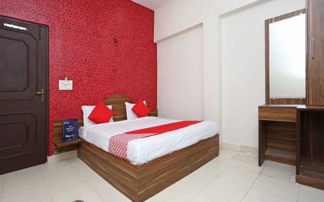 OYO 7859 Hotel Gurukripa
